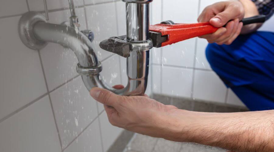 Expert burst pipe repair services in Valhermoso Springs, AL
